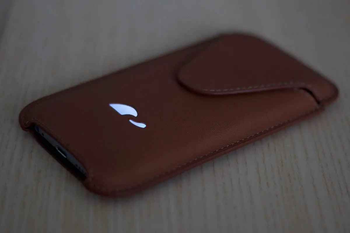 Leather Pouches iPhone 6 / 7 - "MILANO" Carapaz