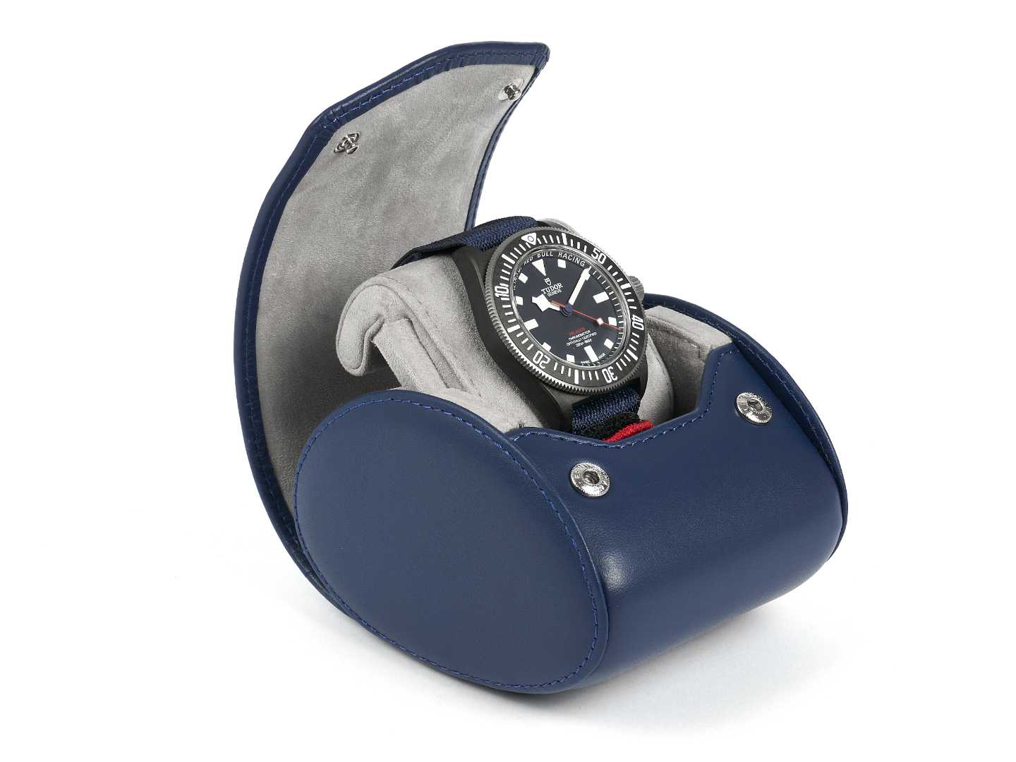 1-Watch-box-blue-leather-closed-right-side-Carapaz