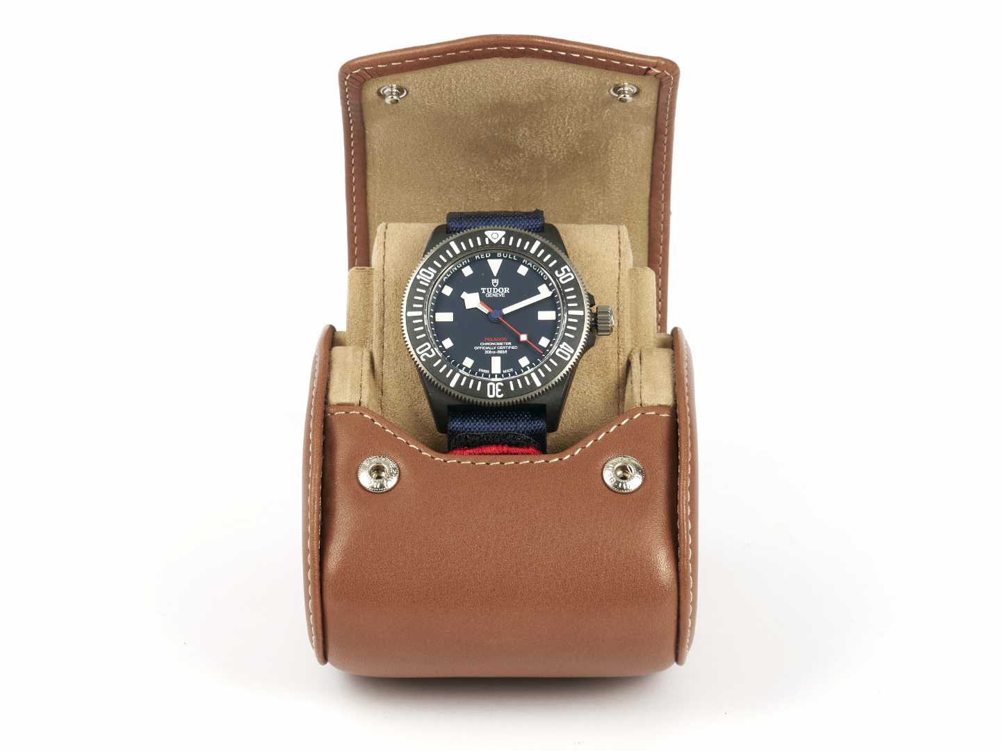 1-Watch-box-tan-leather-open-front-with-watch-Carapaz
