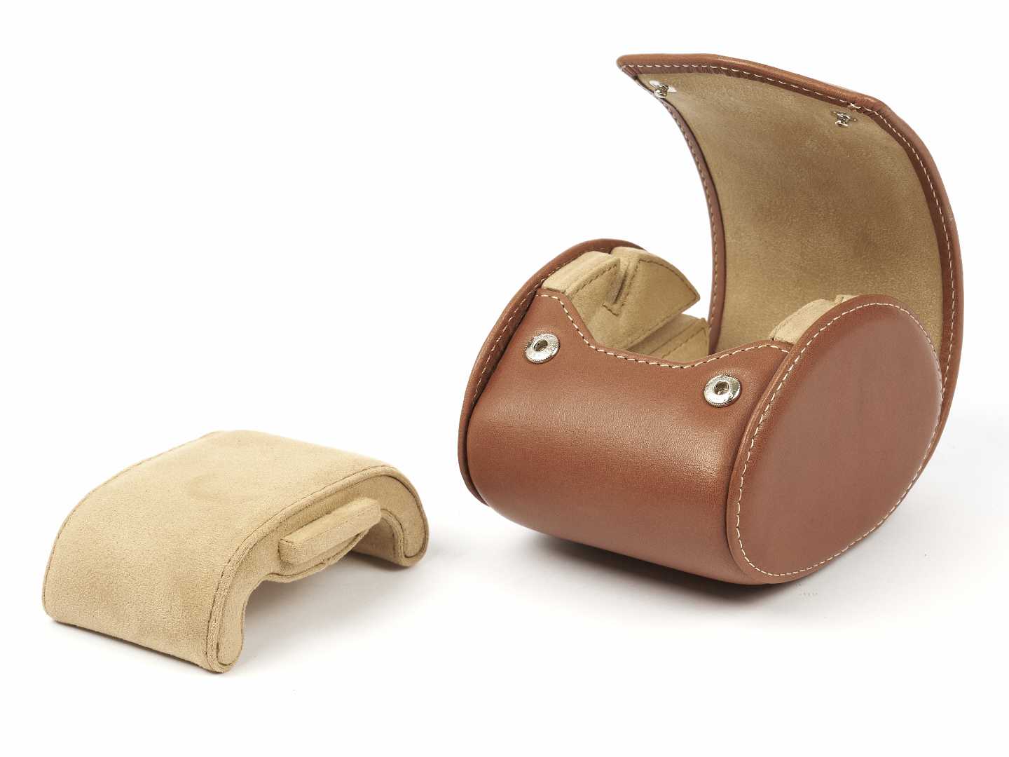 1-Watch-box-tan-leather-open-with-watch-cushion-Carapaz