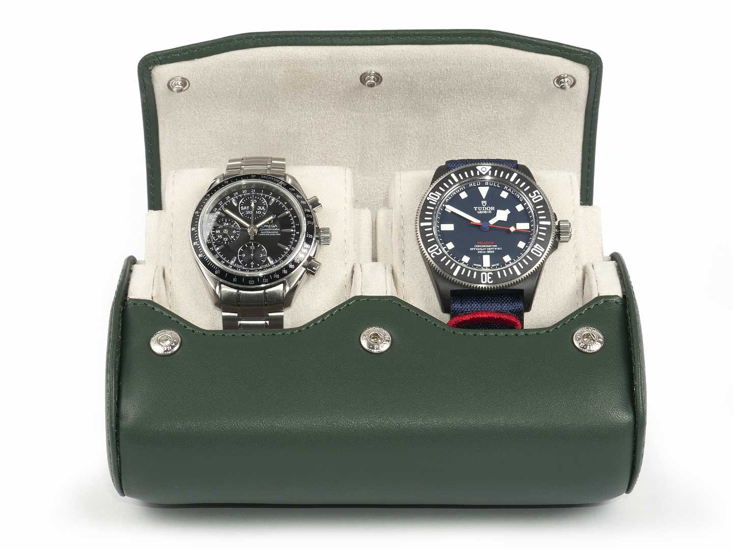 2-Watch-box-green-leather-open-front-with-watch-display-Carapaz