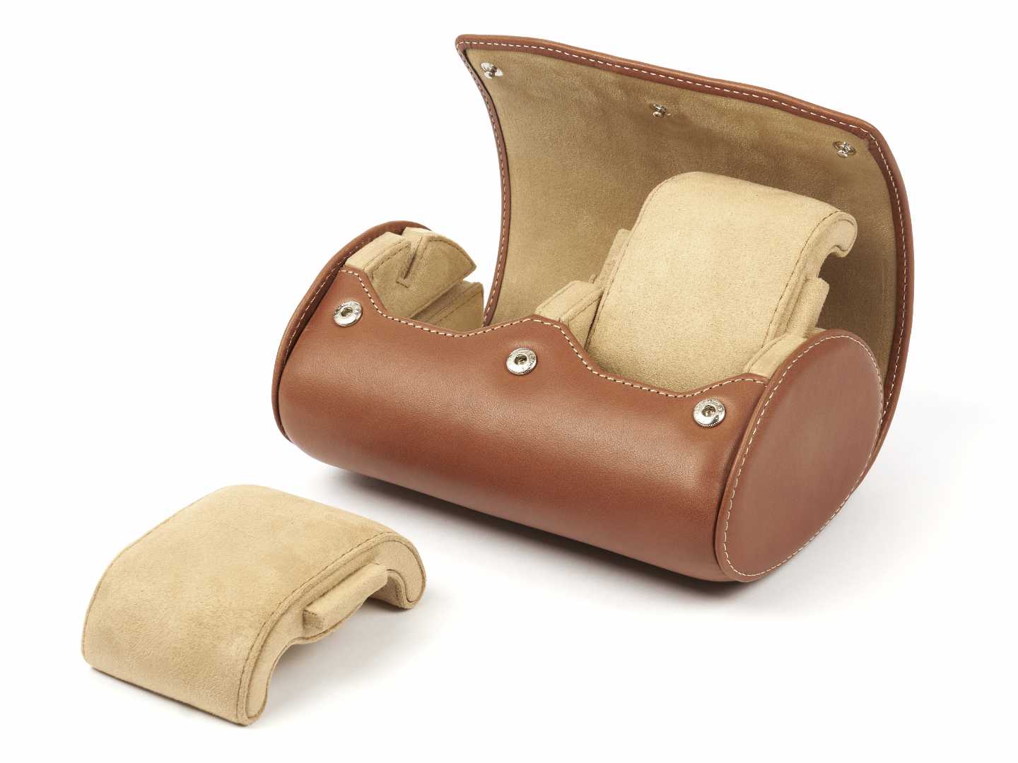 2-Watch-box-tan-leather-open-left-side-with-watch-Carapaz