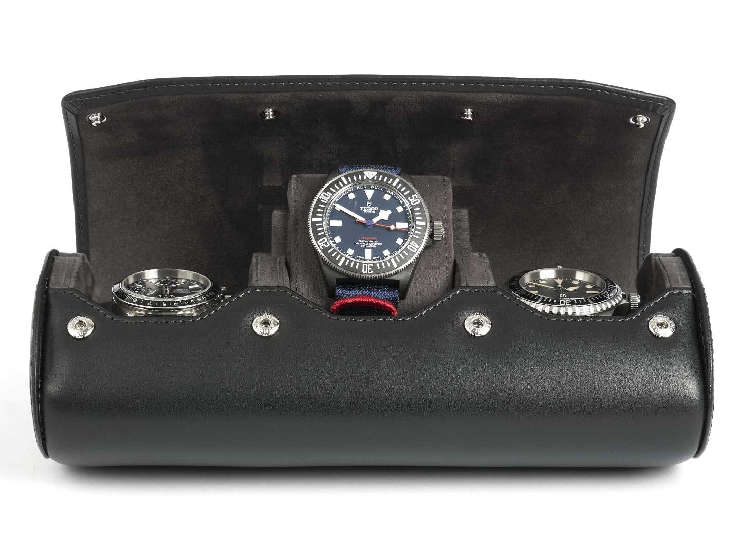 3-Watch-roll-black-leather-open-front-with-watches-Carapaz